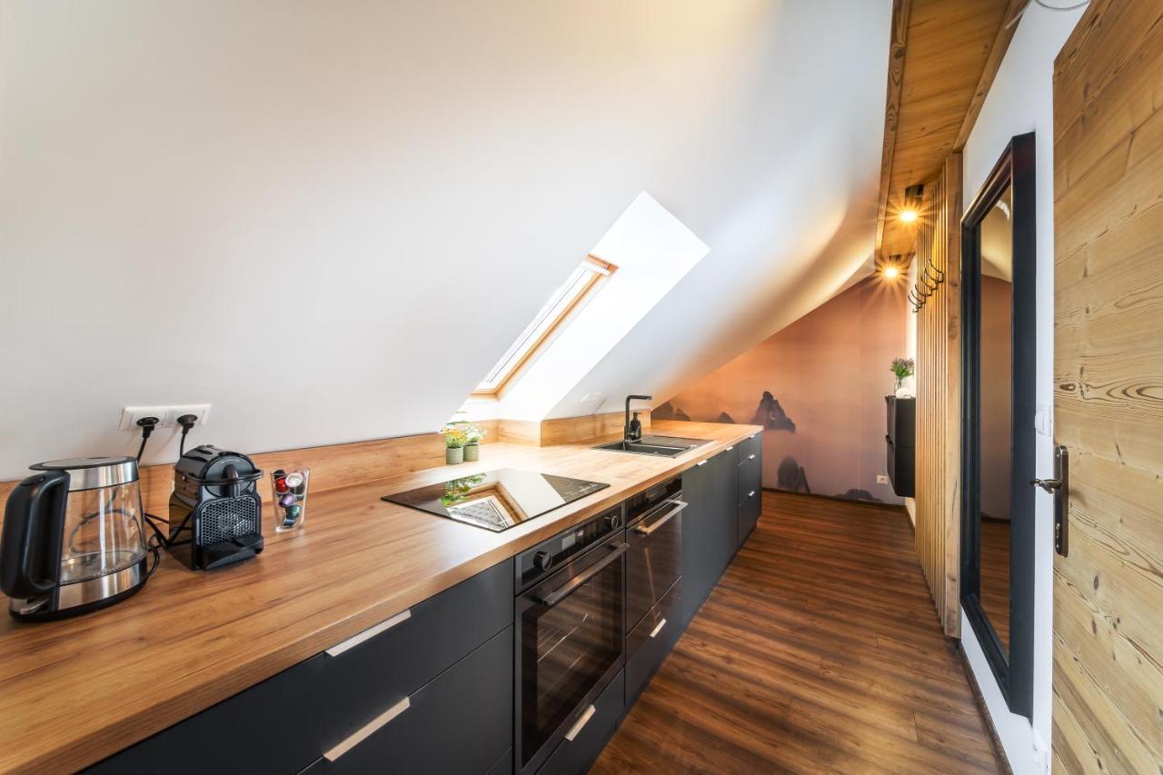 Cozy Mountain Attic Apartment In High Tatras เวลคา ลอมนิตซา ภายนอก รูปภาพ