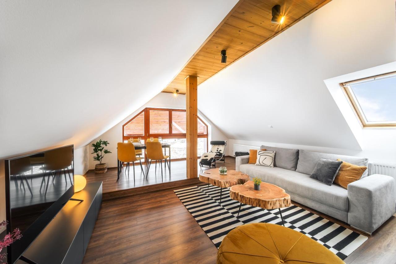 Cozy Mountain Attic Apartment In High Tatras เวลคา ลอมนิตซา ภายนอก รูปภาพ
