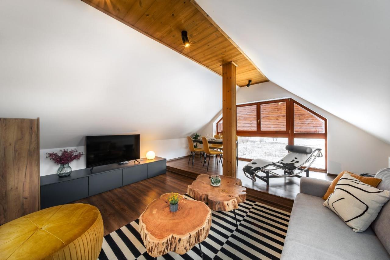 Cozy Mountain Attic Apartment In High Tatras เวลคา ลอมนิตซา ภายนอก รูปภาพ