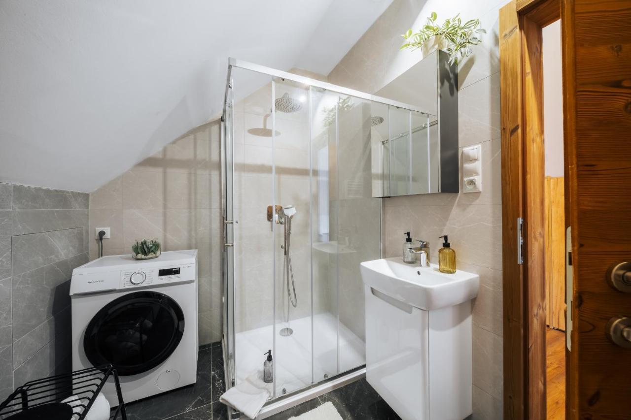 Cozy Mountain Attic Apartment In High Tatras เวลคา ลอมนิตซา ภายนอก รูปภาพ